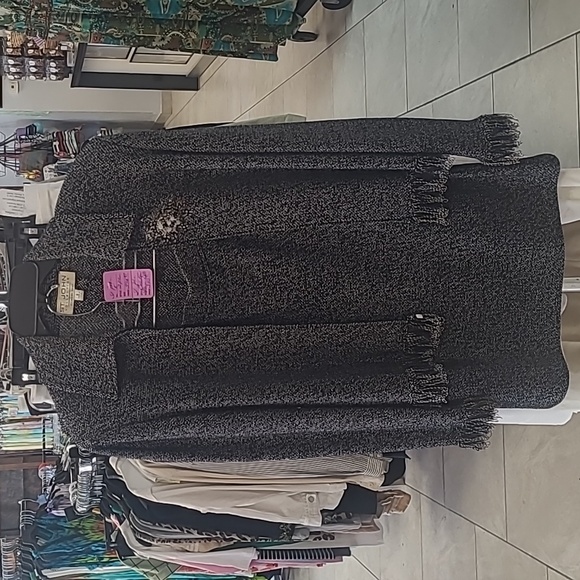 St John Knit - Picture 1 of 4